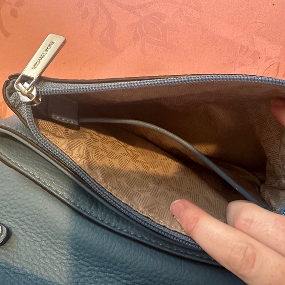 Michael Kors blue leather crossbody chain bag - Picture 10 of 13